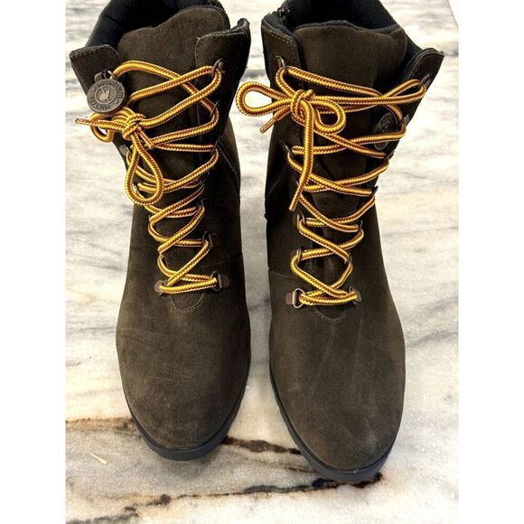 NWOT Women's Cougar Waterproof Suede Leather "Angie" Boots Lace-Up Sz 11 - Picture 1 of 8
